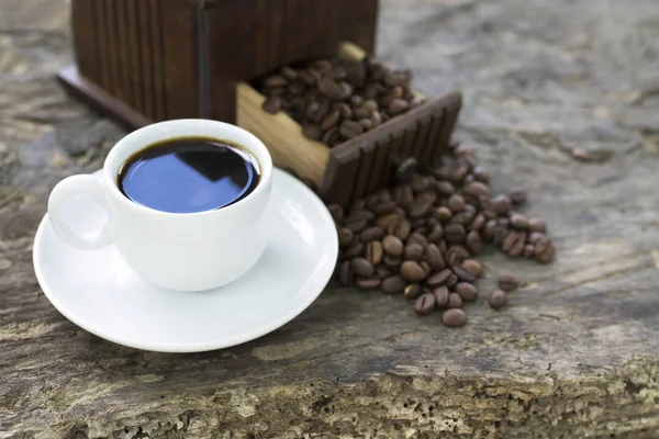 Kaffekvarn Och Kopp Med Kaffe Med Bakgrund — Stockfoto