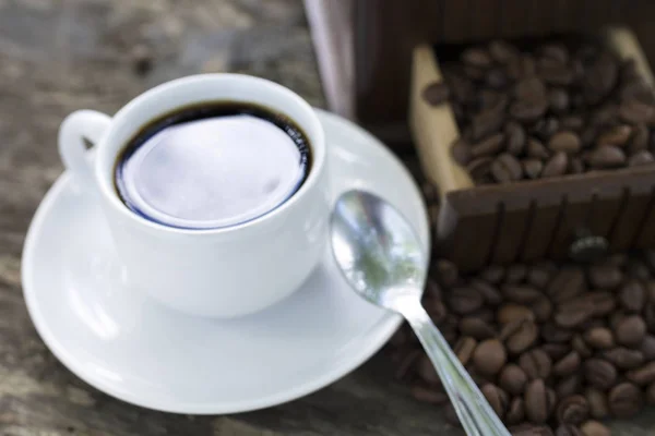 Kaffeetasse Neben Kaffeemühle — Stockfoto