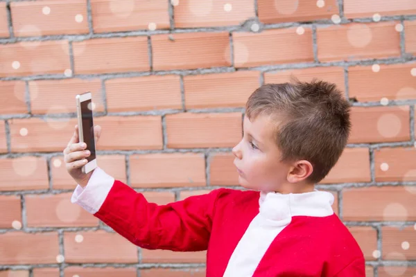 Παιδί Κάνει Μια Selfie Κινητό Τηλέφωνο — Φωτογραφία Αρχείου