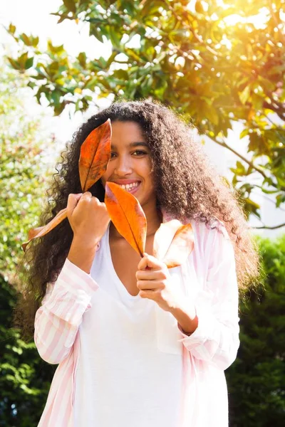 Американська Африканська Дівчина Восени Парку — стокове фото