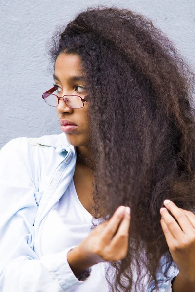 Menina Afro Com Raiva Com Óculos — Fotografia de Stock