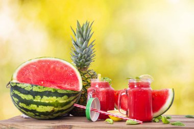 arka planda karpuz içeceği