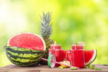 arka planda karpuz içeceği