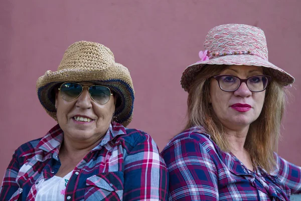 Portrait Senior Women Hat Sunglasses Park Bench — Stock Photo, Image