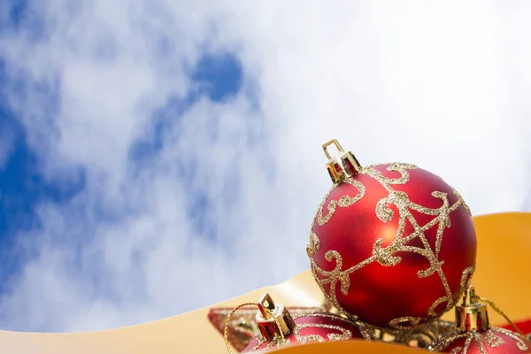 Weihnachtskarte Weihnachtskugeln Und Bänder — Stockfoto