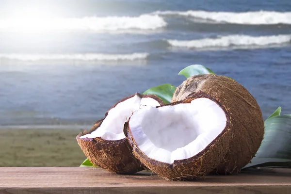 Kokosnoot Open Voor Natuurlijke Houten Bodem — Stockfoto