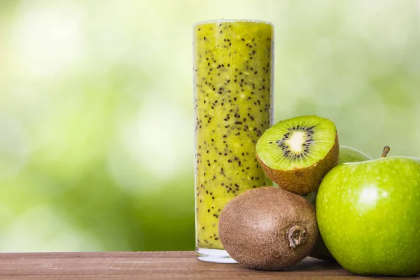 Grüner Smoothie Kiwi Und Apfelmischung — Stockfoto