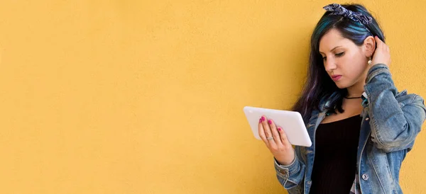 Woman Using Digital Tablet Yellow Background — Stock Photo, Image