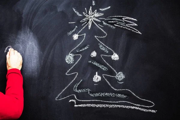 用螺旋形手绘圣诞树粉笔黑板 新年贺卡海报横幅模板 — 图库照片