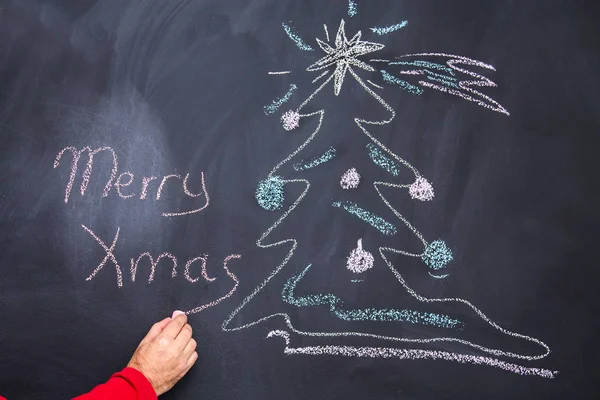 手描きのクリスマスツリーチョークスパイラル形式でBlackboard 年末年始グリーティングカードポスター バナーテンプレート — ストック写真