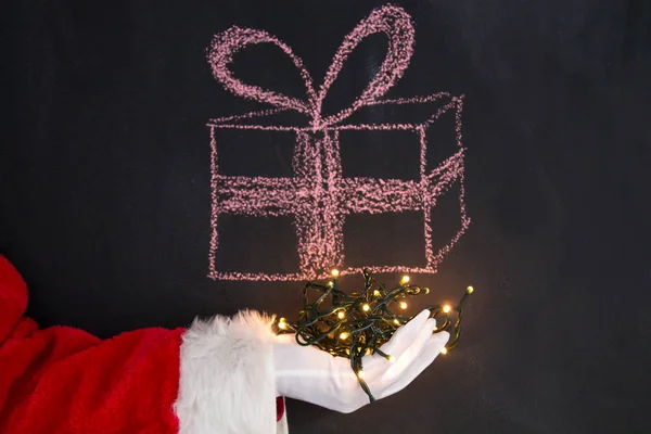 Santa Claus Mano Con Luces Navidad Caja Regalo Navidad Tarjeta —  Fotos de Stock