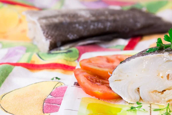 Merluzzo Bianco Con Pomodoro Condito Con Prezzemolo Olio — Foto Stock