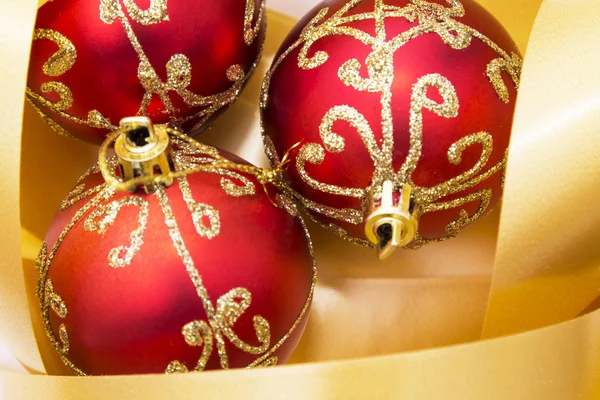 Kerstkaart Kerstballen Linten Geïsoleerd — Stockfoto