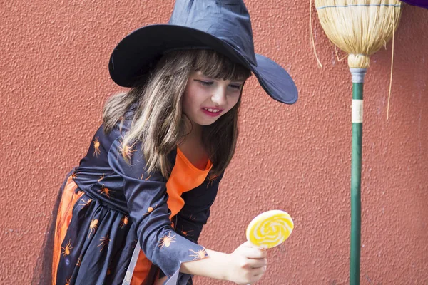 Retrato Bruxa Com Doces Conceito Halloween — Fotografia de Stock