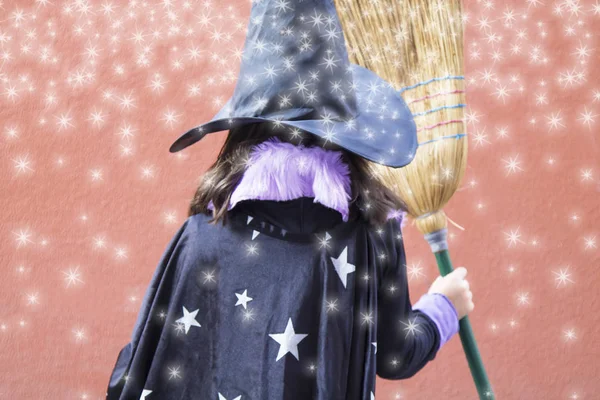 Портрет Ведьмы Метлой Спине Хэллоуин — стоковое фото
