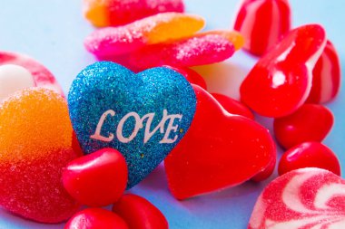 Kalp jelibonu, sevgililer günü konsepti.