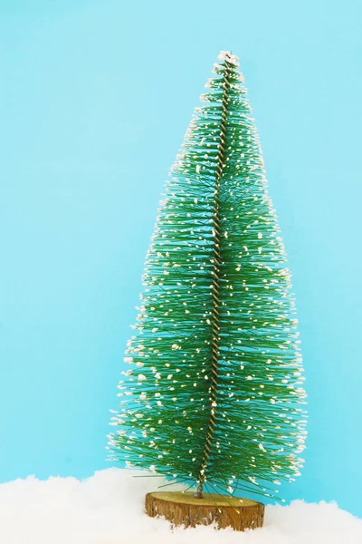 Árvore Natal Neve Fundo Azul — Fotografia de Stock