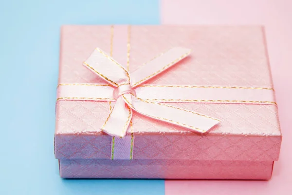 Caja Regalo Sobre Fondo Azul Rosa — Foto de Stock