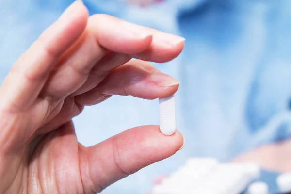 Tabletten Der Hand Aus Nächster Nähe Gesundheitskonzept Und Medizin — Stockfoto