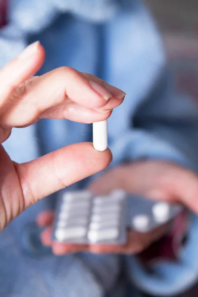 Tabletten Der Hand Aus Nächster Nähe Gesundheitskonzept Und Medizin — Stockfoto