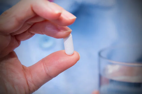 Woman Pills Capsules Hand Glass Water — Stock Photo, Image