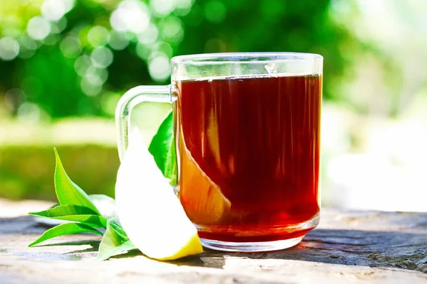 Tazza Rosso Caldo Con Limone — Foto Stock