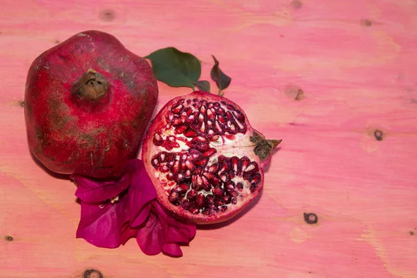 Granátové Jablko Ovoce Růžovém Pozadí — Stock fotografie