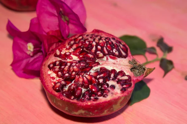 Granátové Jablko Ovoce Růžovém Pozadí — Stock fotografie