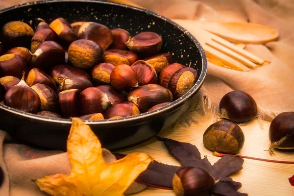 Marrons Rôtis Dans Poêle — Photo