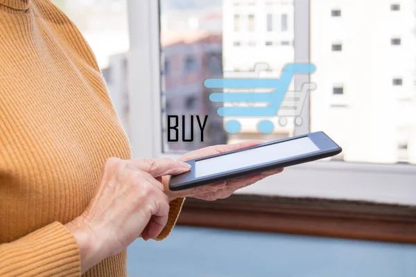 Kadın Evde Ipad Kullanarak Online Alışveriş Yapıyor Nternet Üzerinden Kolay — Stok fotoğraf