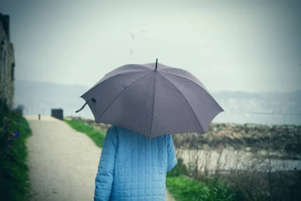 Femme Avec Parapluie Sous Pluie — Photo