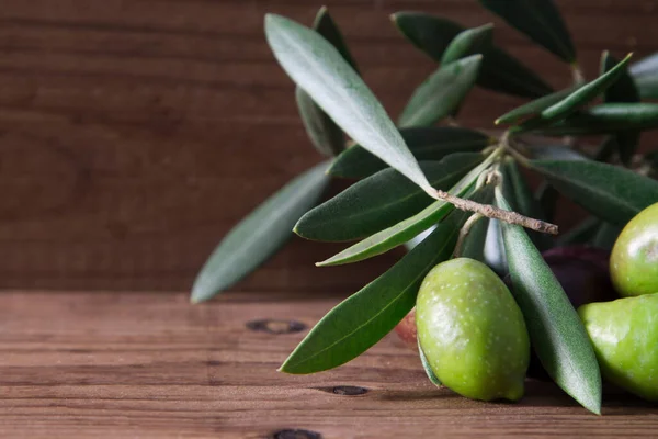 Natural Olives Leaves Wooden Background — Stock Photo, Image