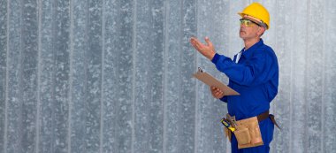 Duvarcı ya da inşaatçı ekipmanlı inşaat etkinliği