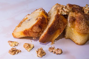 Bir parça fındık ve mandalina keki