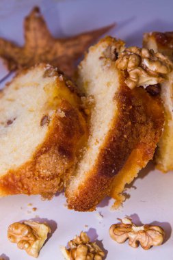 Bir parça fındık ve mandalina keki