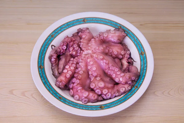 盘子里新鲜的章鱼 — 图库照片