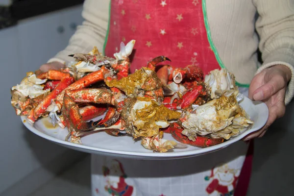 Woman Holding Tray Cooked Crab Lunch Christmas Dinner — Stock Photo, Image