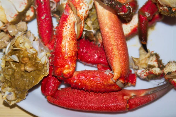 Meeresfrüchte Köstliche Gekochte Krabben Auf Holz — Stockfoto