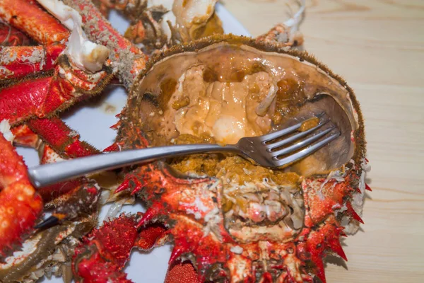 Meeresfrüchte Köstliche Gekochte Krabben Auf Holz — Stockfoto