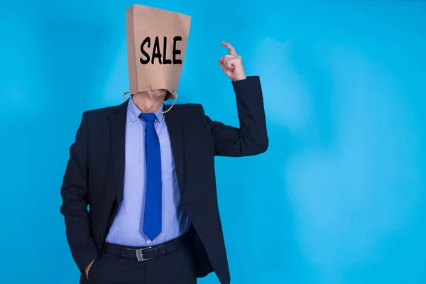 Affärsman Med Papppåse Huvudet Med Ordet Försäljning Skriven — Stockfoto