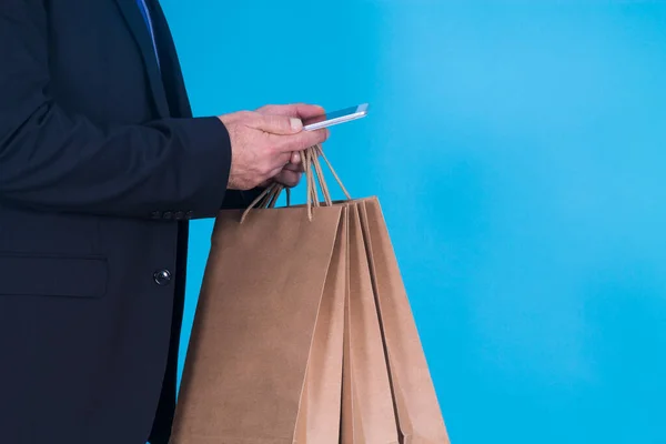 Hombre Elegante Con Teléfono Móvil Bolsas Concepto Compras Línea —  Fotos de Stock