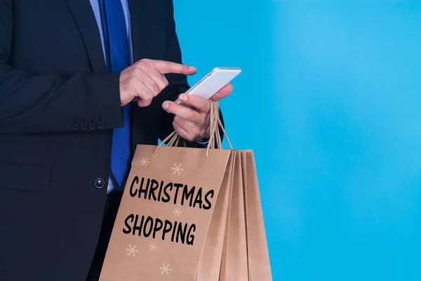 Επιχειρηματίας Κινητό Τηλέφωνο Και Τσάντες Online Χριστούγεννα Έννοια Ψώνια — Φωτογραφία Αρχείου