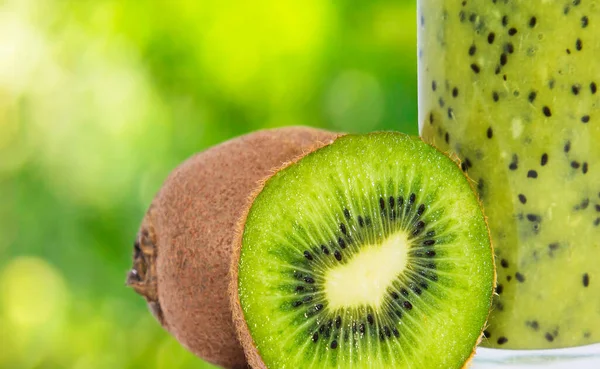 Smoothie Kiwi Avec Fond Vert — Photo