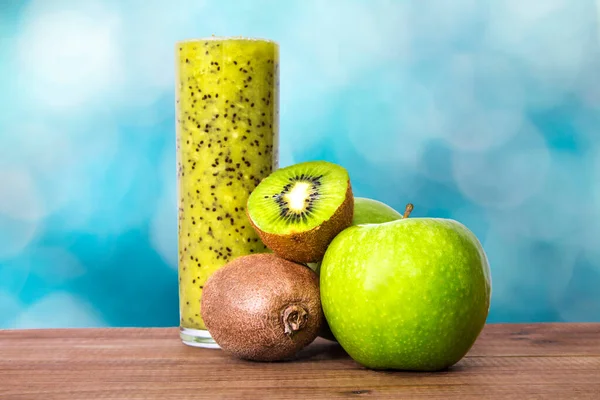 Grüner Smoothie Kiwi Und Apfelmischung — Stockfoto