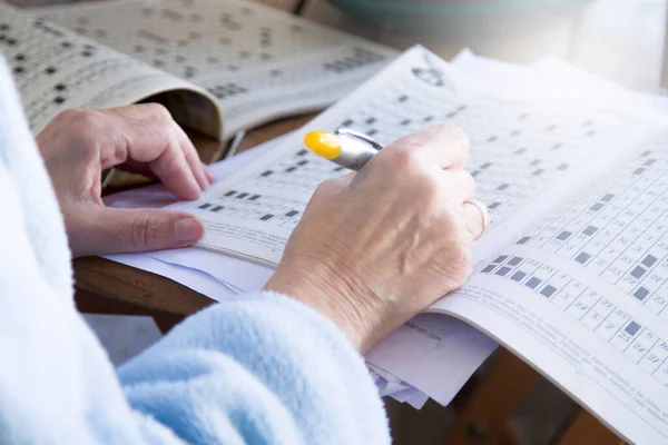 Senior Woman Doing Crossword Puzzles Hobbies — Stock Photo, Image