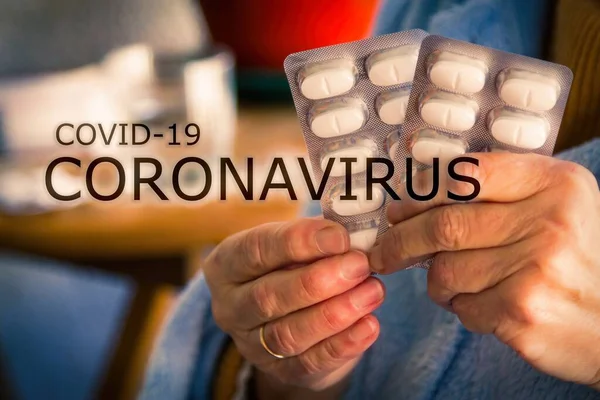 Enfeksiyonlar Virüs Konsepti Koronavirüs Önleme Için Hap Tableti Tutan Eller — Stok fotoğraf