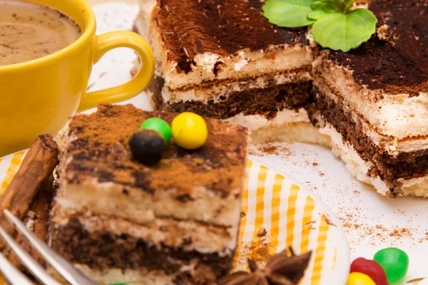 Tiramisu Miska Skořicí Bonbóny — Stock fotografie