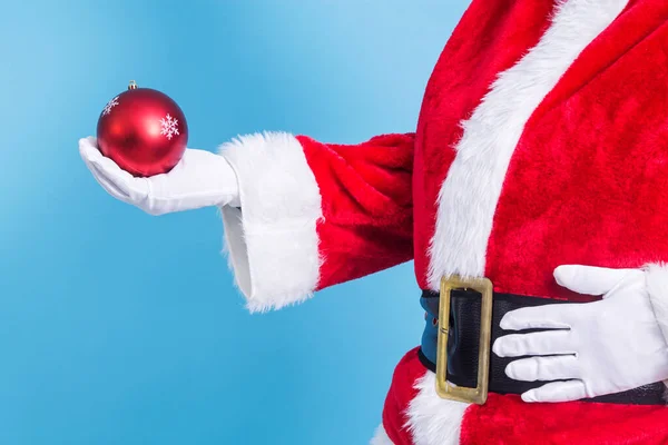 Babbo Natale Mano Tenendo Palla Natale Anno Nuovo Biglietto Auguri — Foto Stock