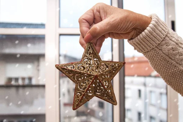 Decoración Estrella Navidad Mano Las Mujeres Tarjeta Felicitación Navideña Las —  Fotos de Stock