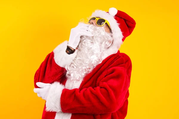 Kerstman Met Uitdrukking Van Twijfel Gedachte — Stockfoto
